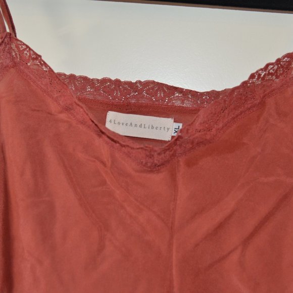 JW Love & Liberty Slip - Picture 2 of 5